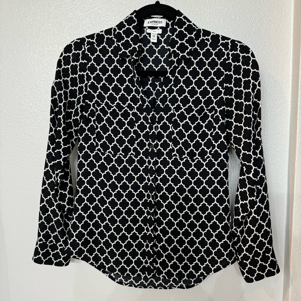 Express slim fit portofino button up shirt w/ 2 front pockets in trellis pattern